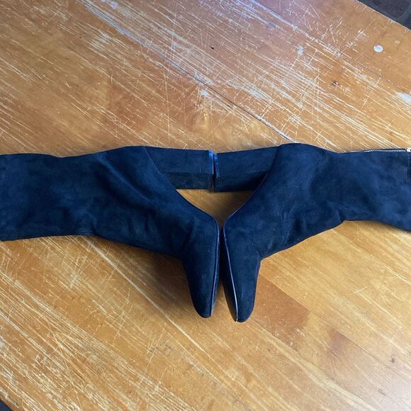 Guess black suede back gold zipper booties size 9.5 - Picture 5 of 9